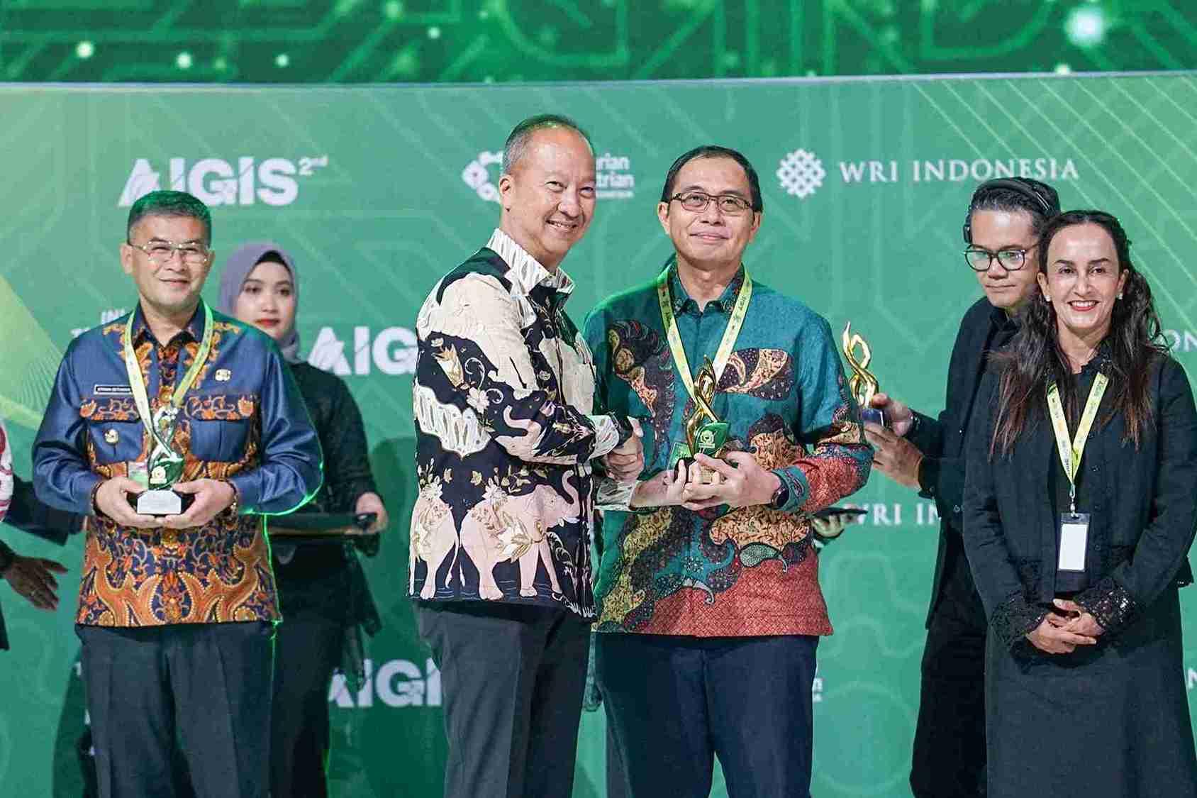 Chandra Asri Group Raih Penghargaan Industri Hijau 2025 Kategori Transformasi Menuju Industri Hijau