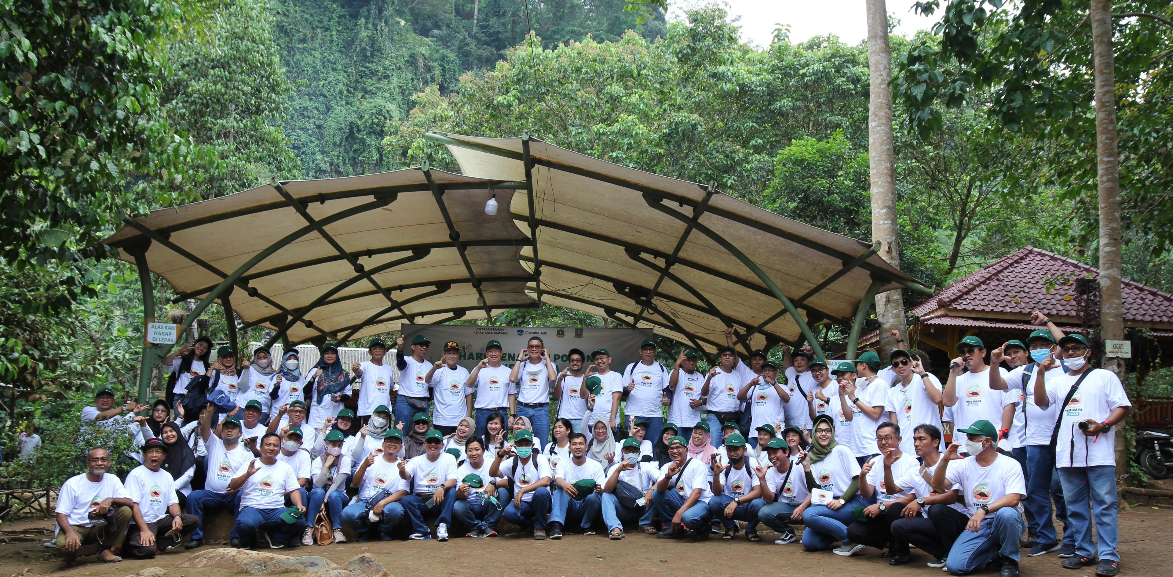 100 Karyawan Chandra Asri Tanami Taman Kehati Kampung 165 Banten