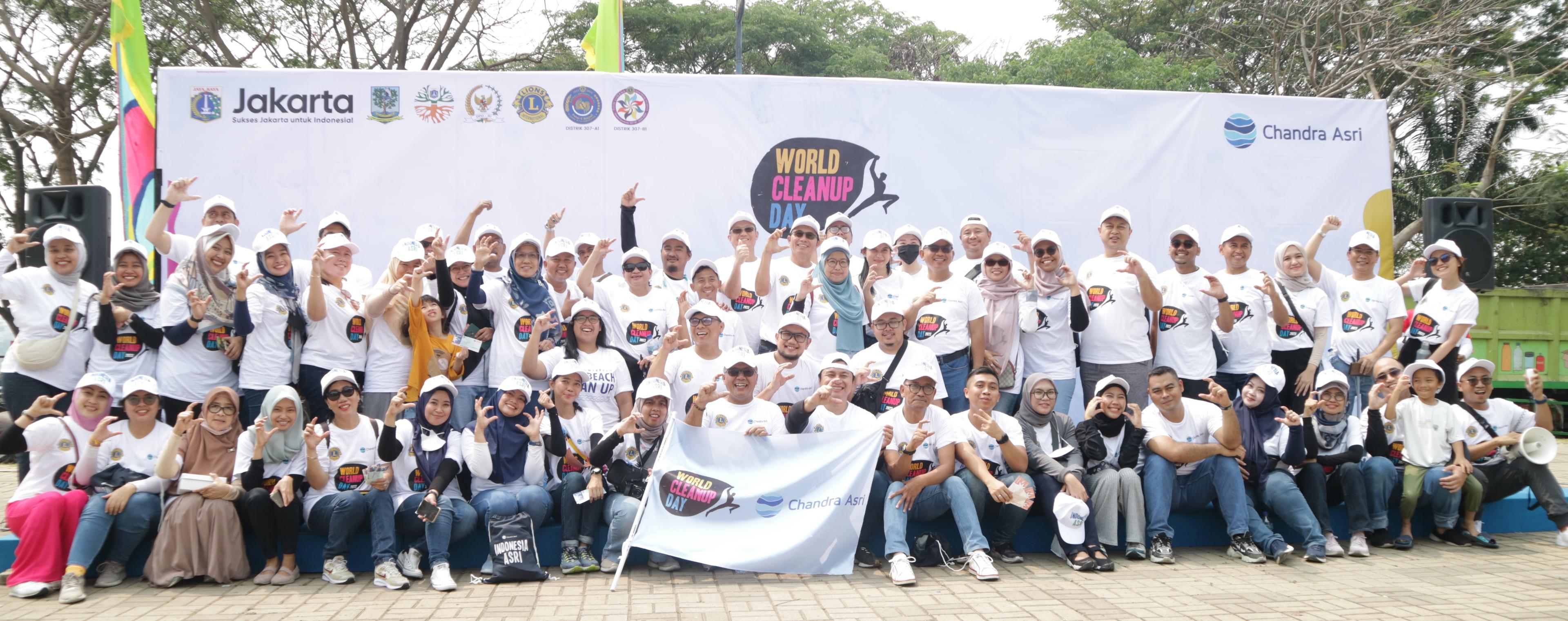 Chandra Asri and Lions Club Clean Pluit Reservoir to Commemorate World Cleanup Day 2023