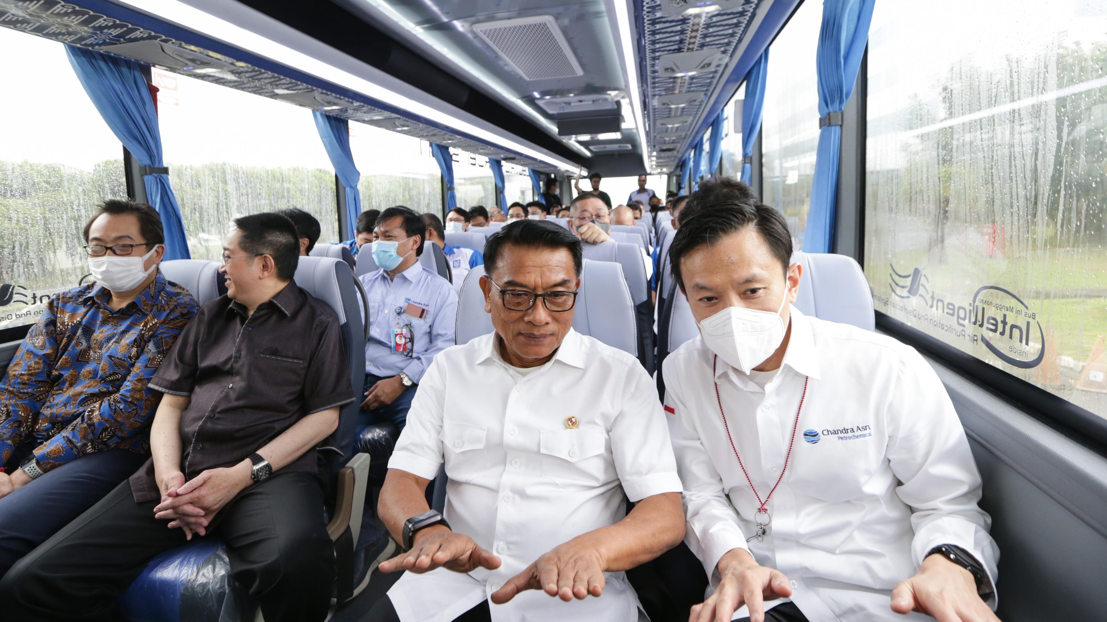 Officially Operating, Two Electric Buses Become Shuttle Fleets for Chandra Asri's Employee