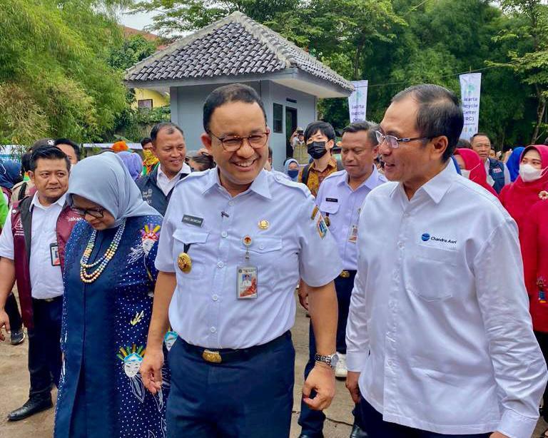 Anies Baswedan Kunjungi Jakarta Recycle Center yang Didukung Chandra Asri