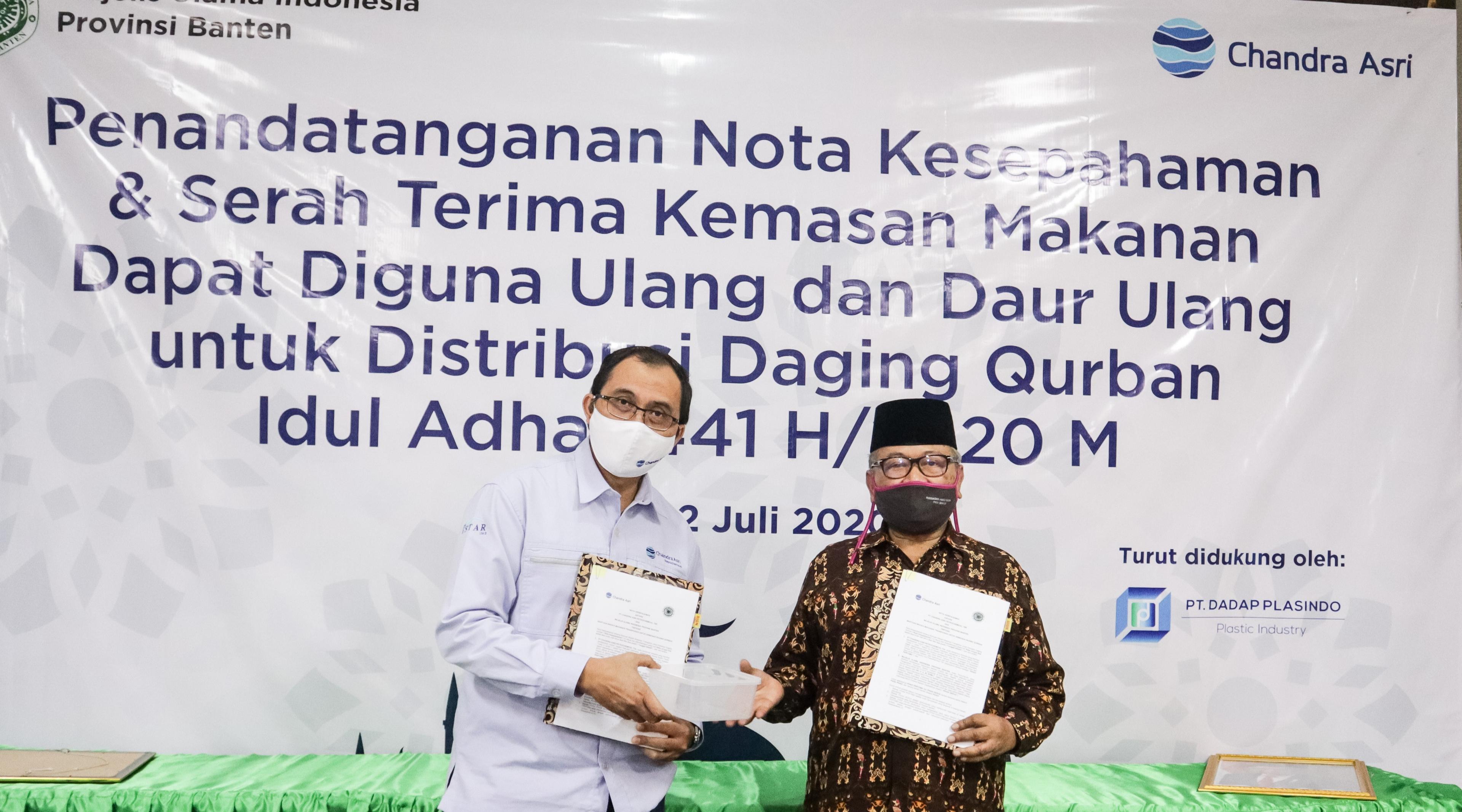 Chandra Asri Serahkan Donasi Wadah Plastik kepada MUI Provinsi Banten sebagai Kemasan Daging Kurban