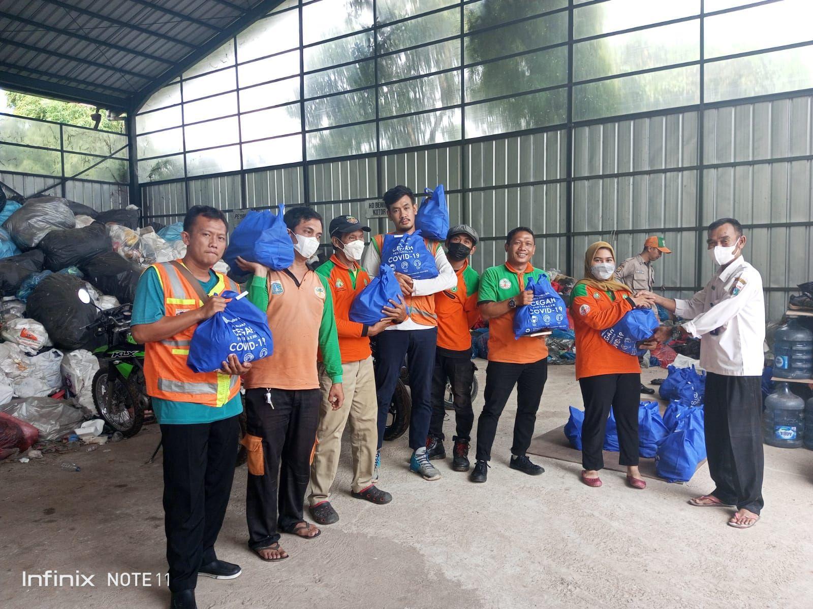 Welcoming Eid al-Fitr 2022, Chandra Asri Distributes Food Package Aid