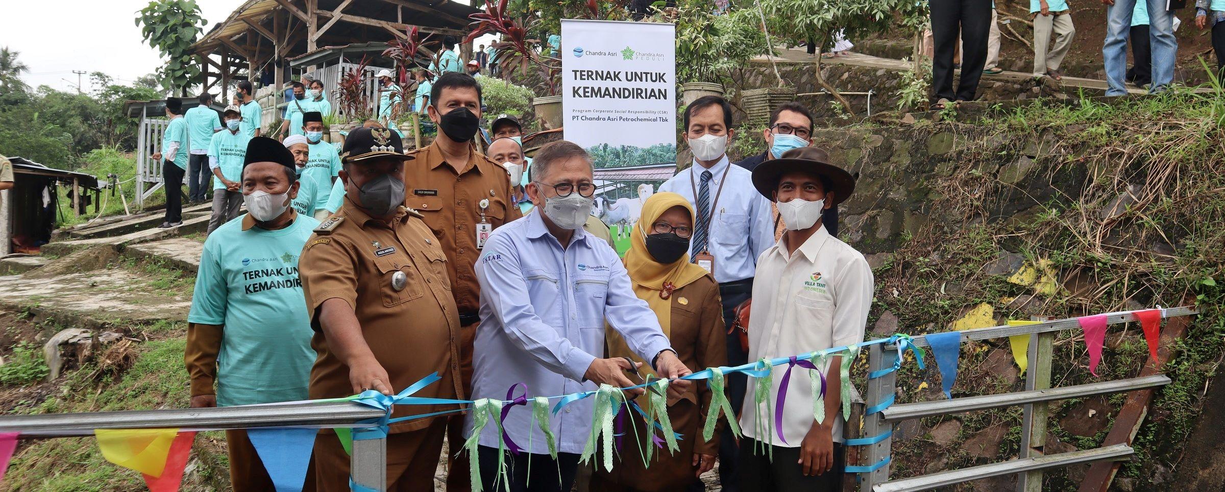 Program Ternak untuk Kemandirian Ekonomi Berkelanjutan bagi Masyarakat Sekitar Perusahaan