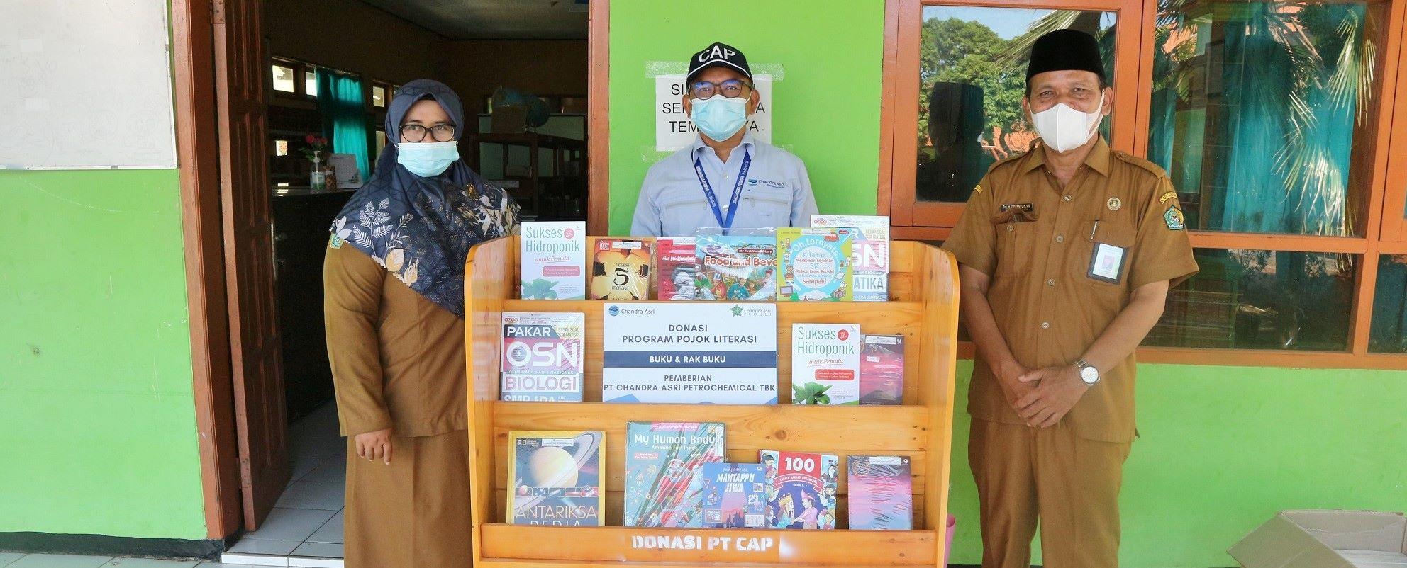 Supporting the School Literacy Movement, Chandra Asri Implements the Literacy Corner Program