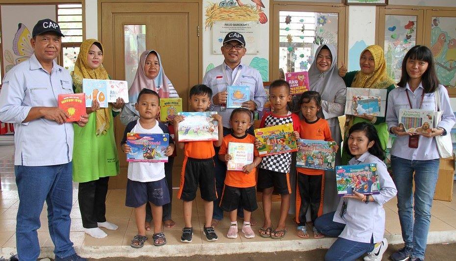 Dukung Literasi, Chandra Asri Donasikan Buku dan Rak Buku