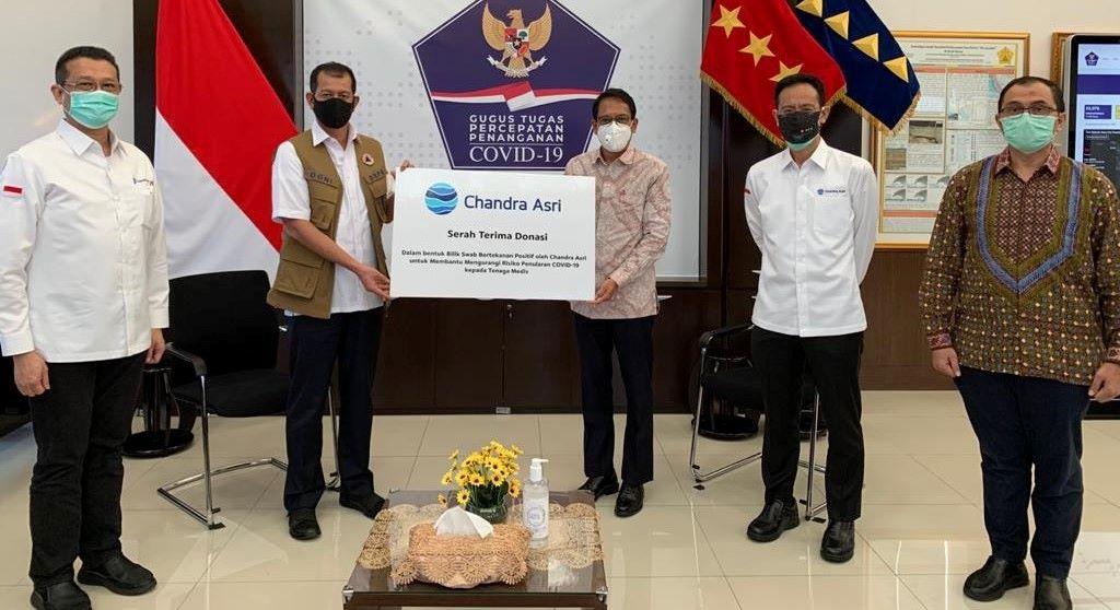 Chandra Asri Donated Positive-Pressed Swab Booth to BNPB to Protect Medical Personnel